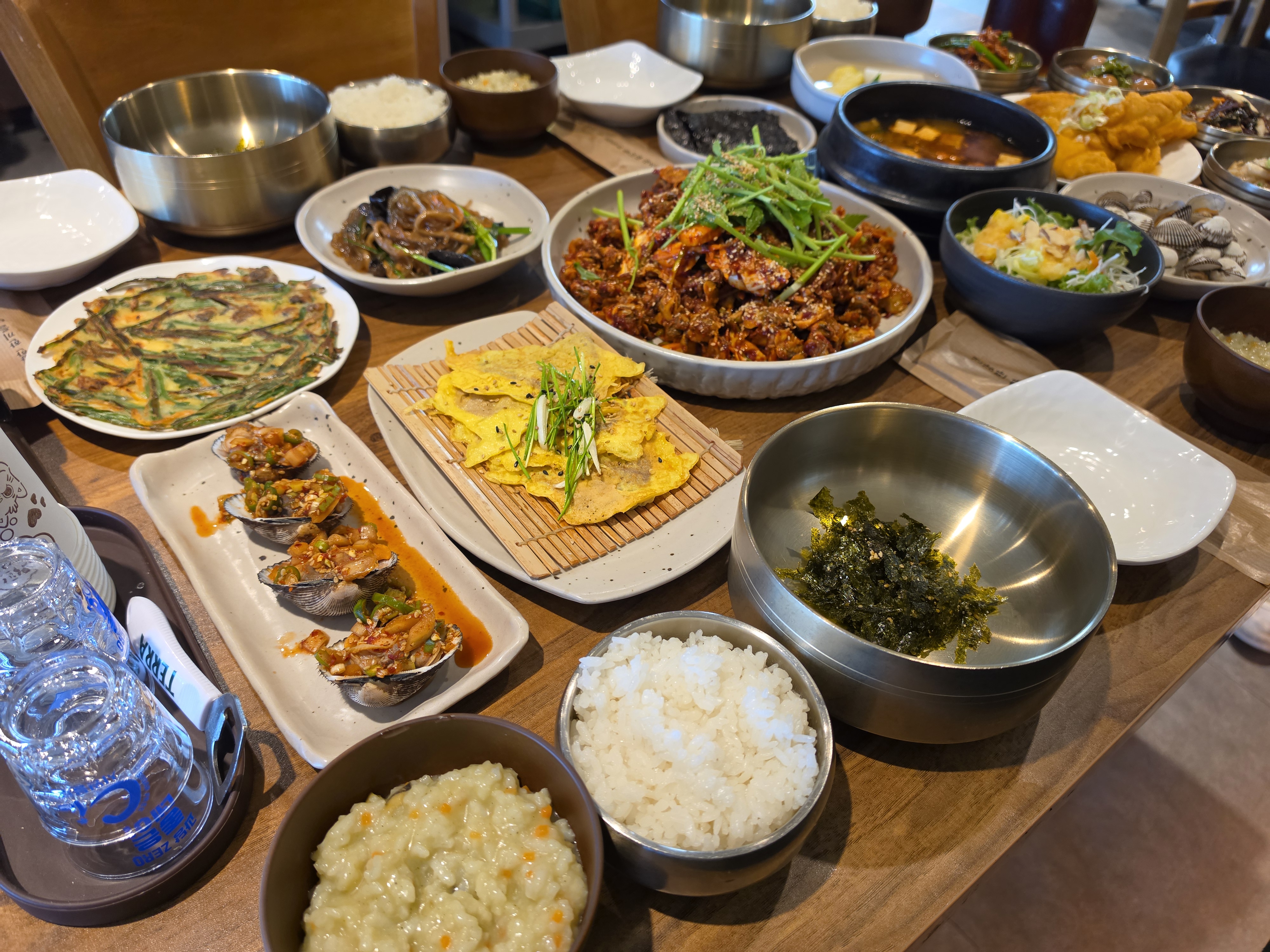 다시 식욕을 돋우는 꼬막과 여러 음식